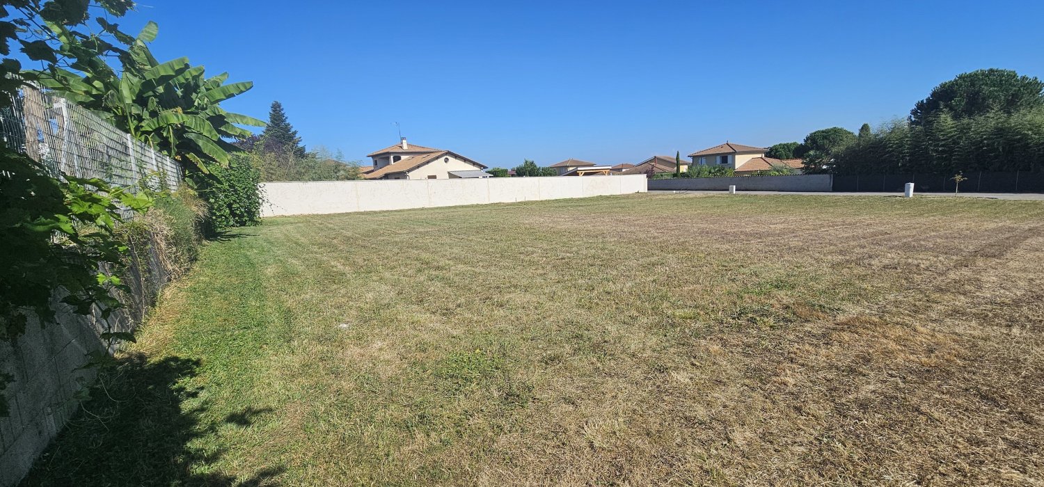  Land in Saint-Laurent-de-Mure, France No. 273083