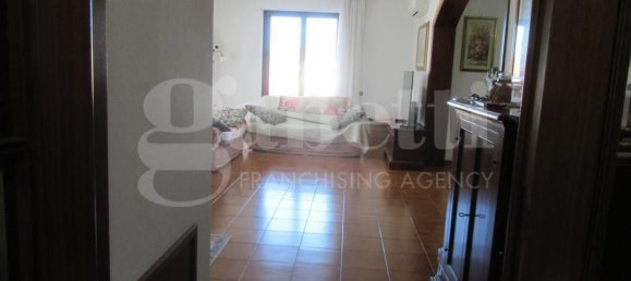 Квартира с 7 комнатами в Роккастрада, Италия № 76030 6