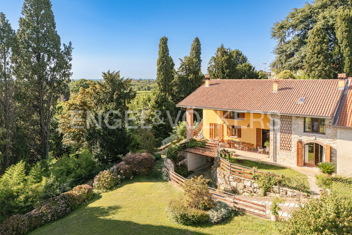 4 bedrooms House in Monticello Brianza, Italy No. 263285