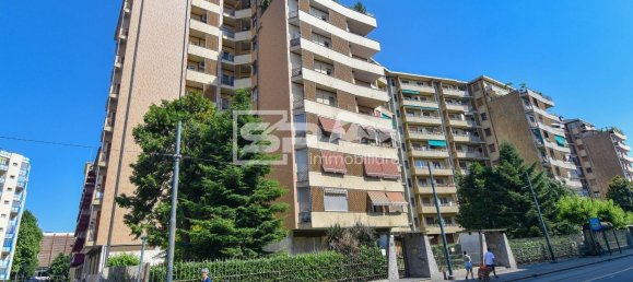 4 bedrooms Apartment in Turin, Italy No. 364044 2