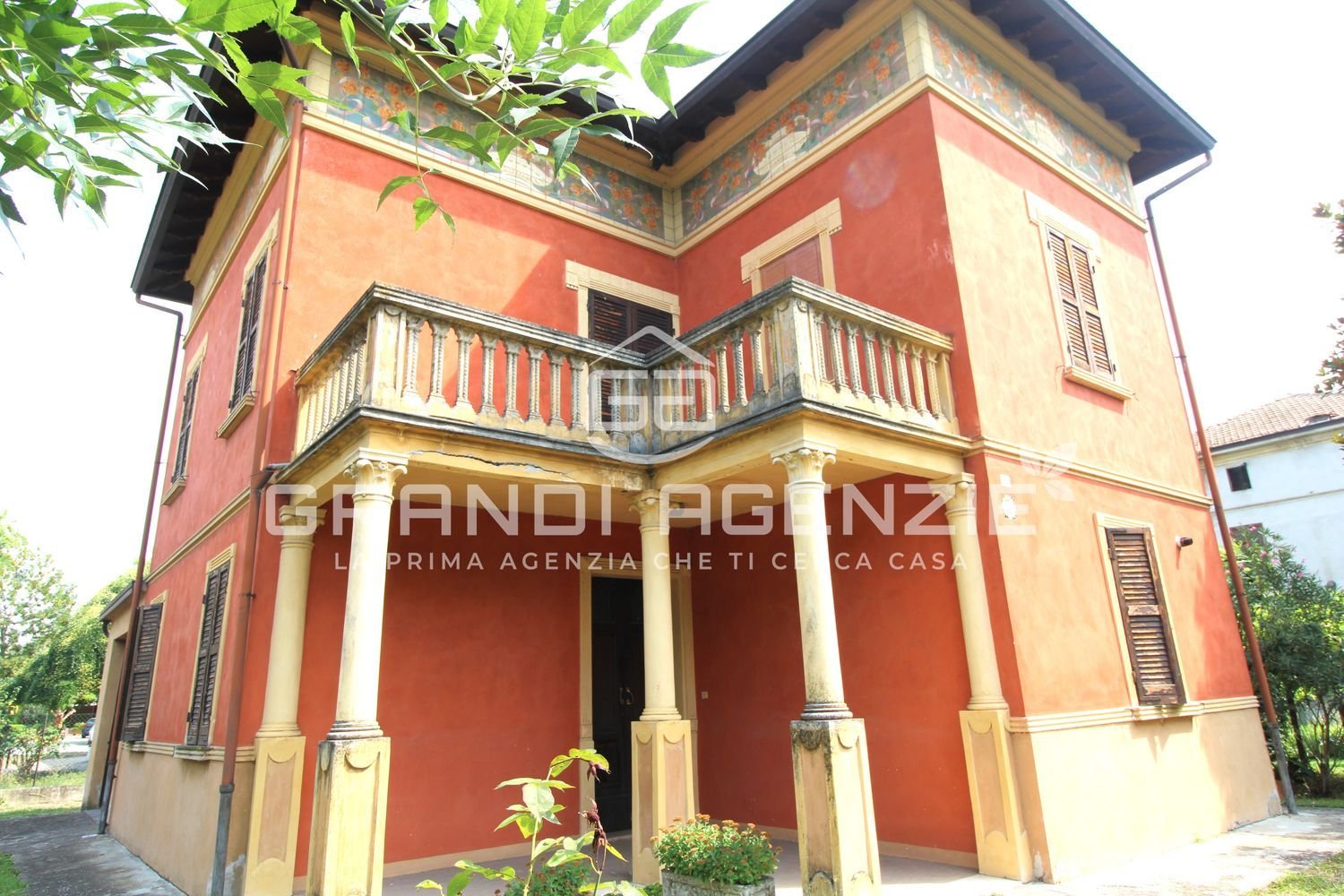 Villa de 5 habitaciónes en Castelnovo di Sotto, Italy No. 302790