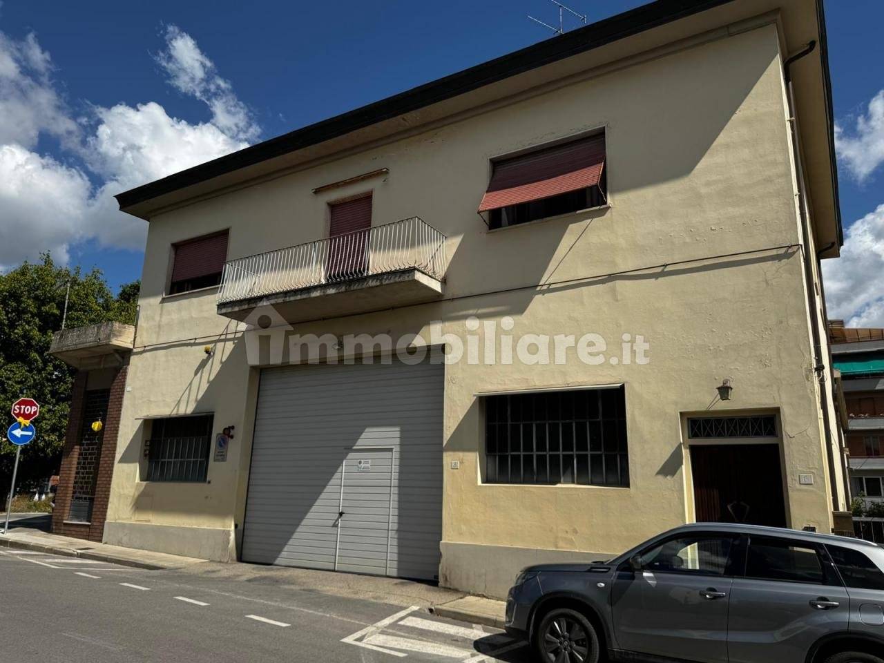 856m² Commercial property in Borgo San Lorenzo, Italy No. 369740