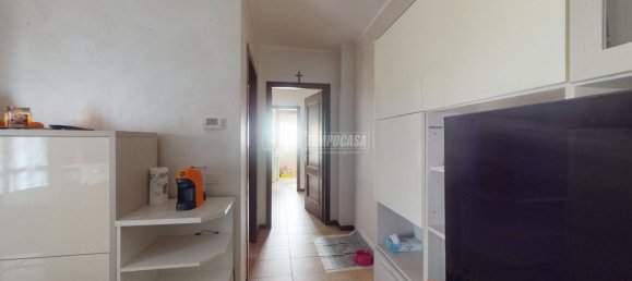Apartamento de 3 habitaciónes en Mirandola, Italy No. 18328 8