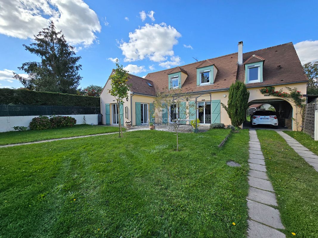 Casa de 4 dormitorios en Osny, France No. 163830