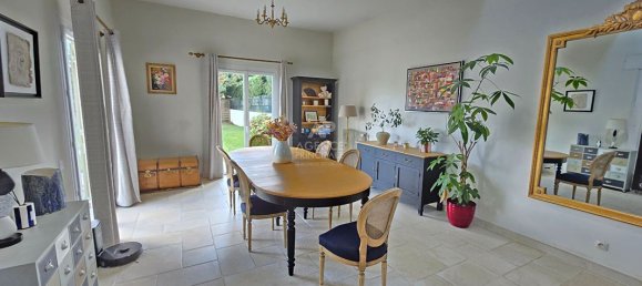 Casa de 4 dormitorios en Osny, France No. 163830 2