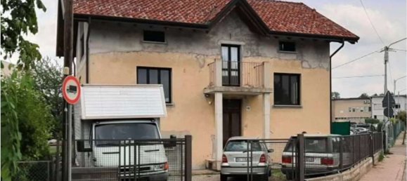 Apartamento de 8 habitaciónes en Gazzada Schianno, Italy No. 262465 9