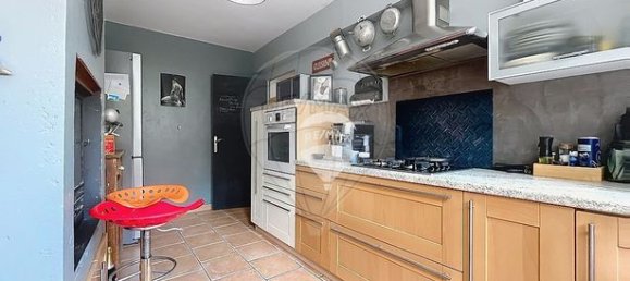 3 bedrooms House in Fontaine-la-Gaillarde, France No. 304610 3