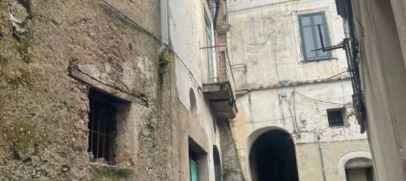 5 rooms Apartment in Giffoni Valle Piana, Italy No. 321899 4