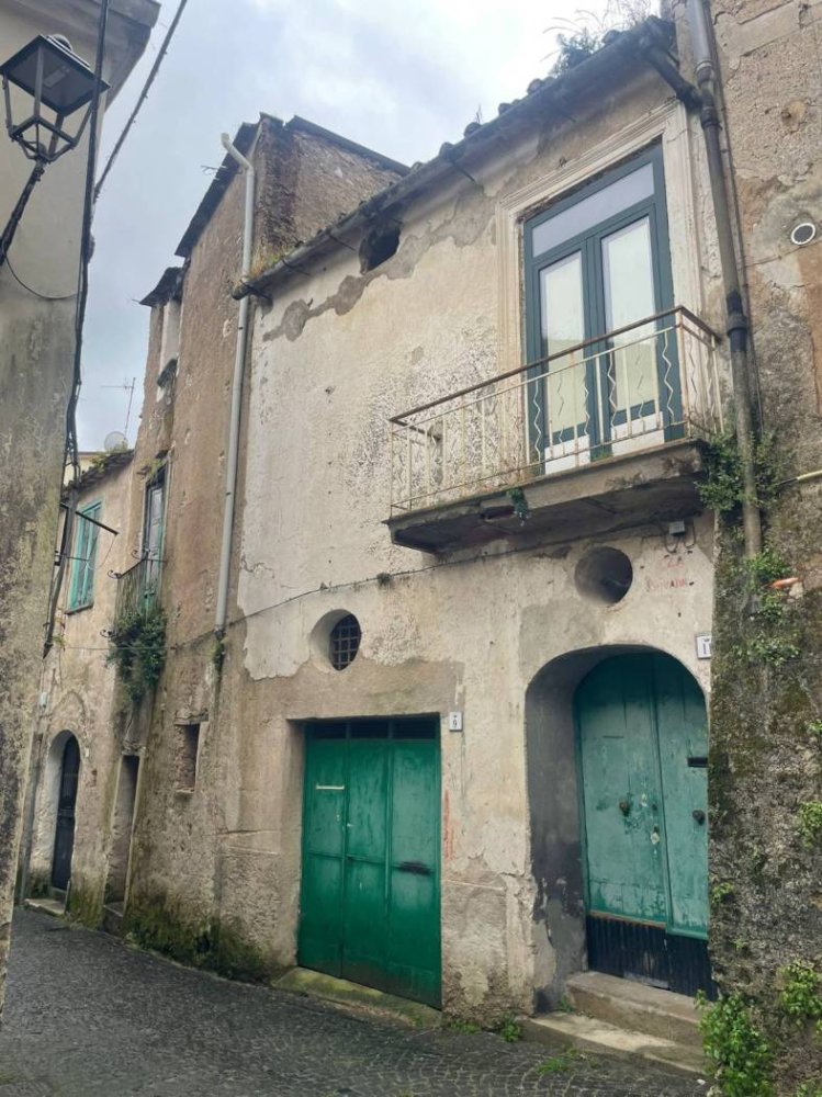 5 rooms Apartment in Giffoni Valle Piana, Italy No. 321899