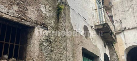 5 rooms Apartment in Giffoni Valle Piana, Italy No. 321899 3