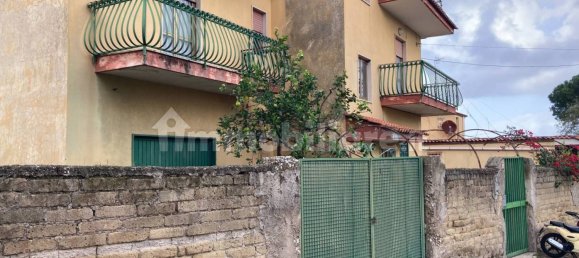 5 rooms Building in Naples, Italy No. 128957 4