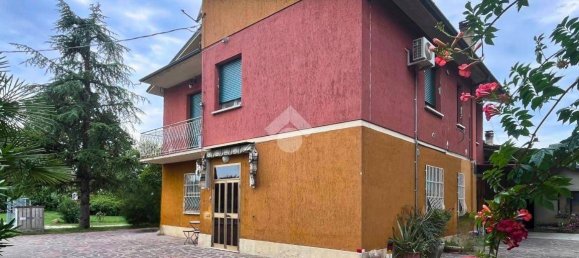 4 bedrooms House in Molinella, Italy No. 307083 2