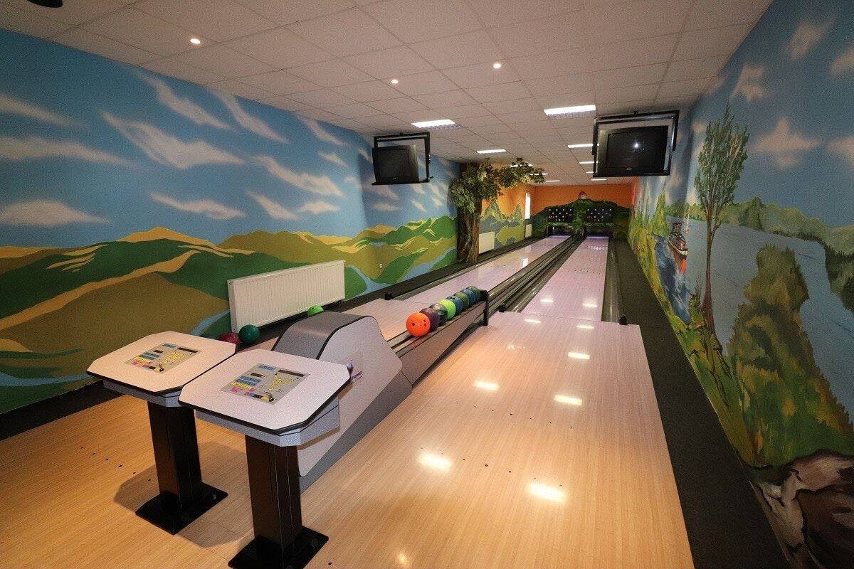 Отель, гостиница с 22 комнатами в Зале-Орла, Германия № 133439