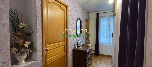 1 bedroom Building in Chambly, France No. 215525 3
