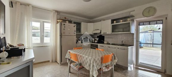 5 bedrooms Villa in Matera, Italy No. 380396 2