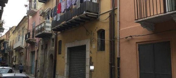 90m² Commercial property in Licata, Italy No. 80047 3