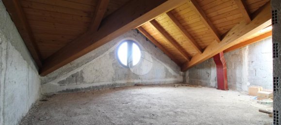 Дом с 5 комнатами в Монтальто Уффуго, Италия № 18127 21