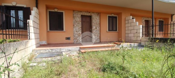 Дом с 5 комнатами в Монтальто Уффуго, Италия № 18127 5