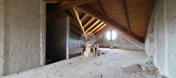 Дом с 5 комнатами в Монтальто Уффуго, Италия № 18127 20