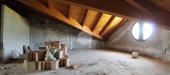 Дом с 5 комнатами в Монтальто Уффуго, Италия № 18127 18