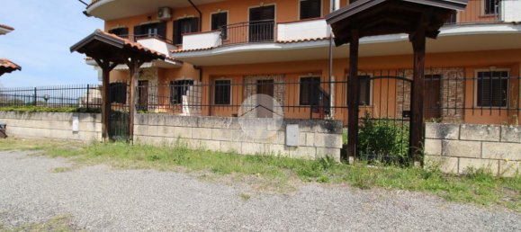 Дом с 5 комнатами в Монтальто Уффуго, Италия № 18127 4