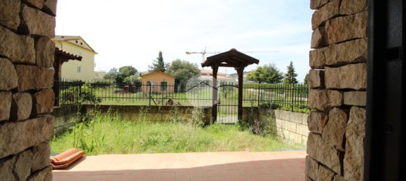 Дом с 5 комнатами в Монтальто Уффуго, Италия № 18127 2