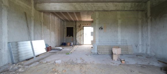 Дом с 5 комнатами в Монтальто Уффуго, Италия № 18127 15