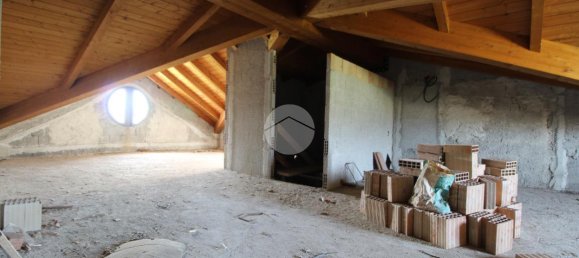 Дом с 5 комнатами в Монтальто Уффуго, Италия № 18127 19