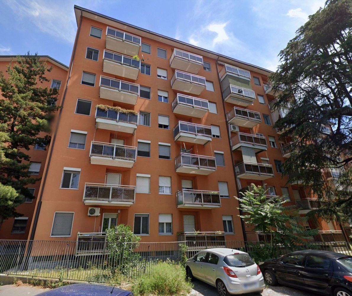 3 rooms Apartment in Milan, Italy No. 244720