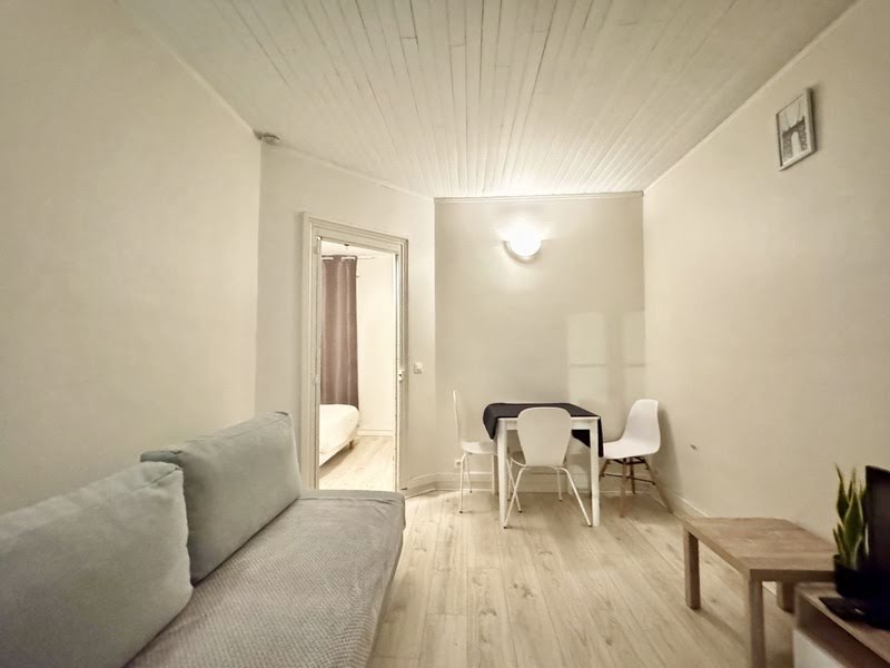 1 bedroom Apartment in Les Lilas, France No. 192744