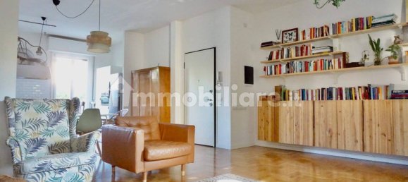 3 bedrooms Apartment in Parma, Italy No. 293384 7