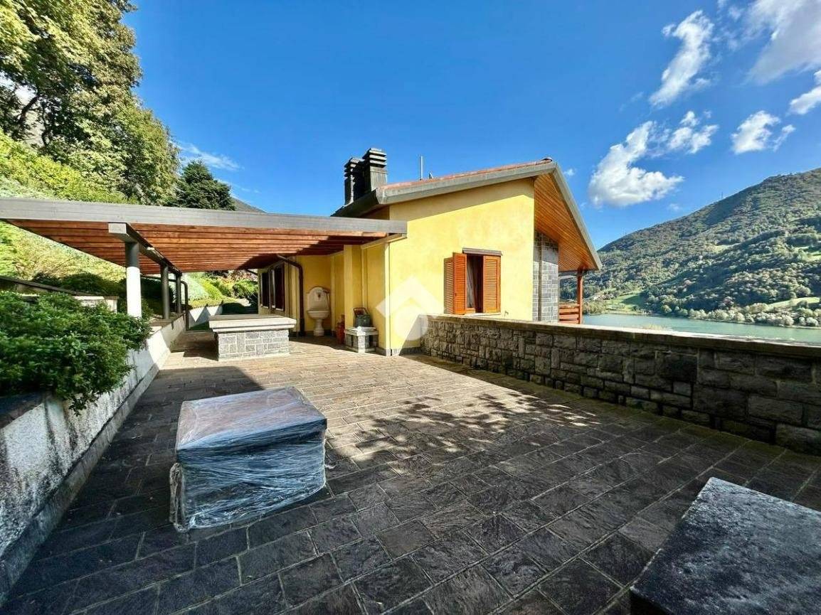 6 bedrooms Villa in Ranzanico, Italy No. 195905