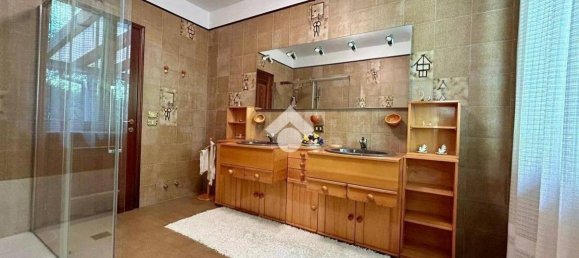 6 bedrooms Villa in Ranzanico, Italy No. 195905 23