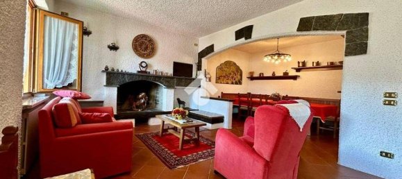 6 bedrooms Villa in Ranzanico, Italy No. 195905 10