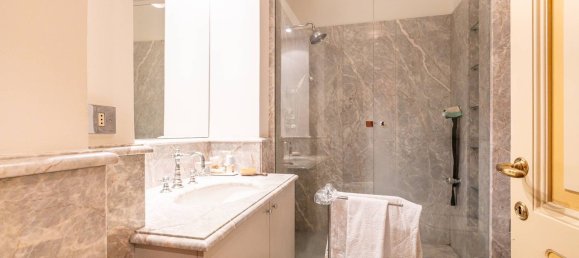 6 rooms Apartment in Turin, Italy No. 120219 22