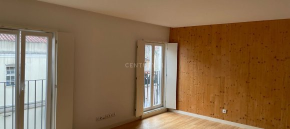 Квартира с 2 спальнями в Лиссабон, Португалия № 175631 2