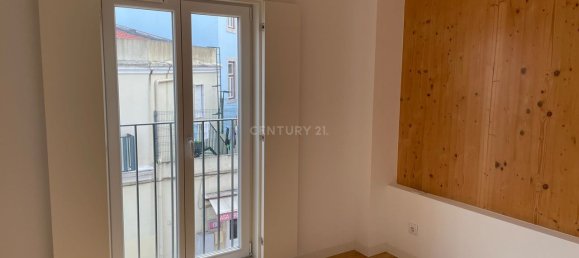 Квартира с 2 спальнями в Лиссабон, Португалия № 175631 3