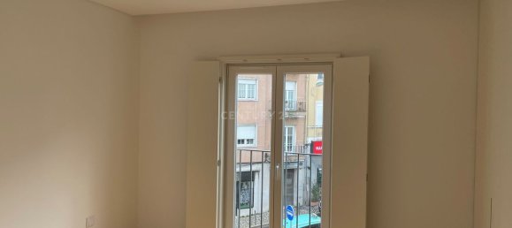 Квартира с 2 спальнями в Лиссабон, Португалия № 175631 4