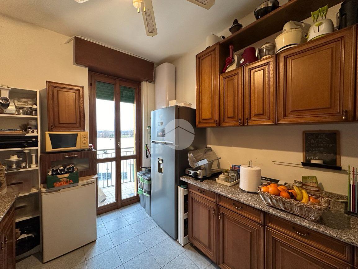 2-salle Appartement à Gessate, Italy No. 133019