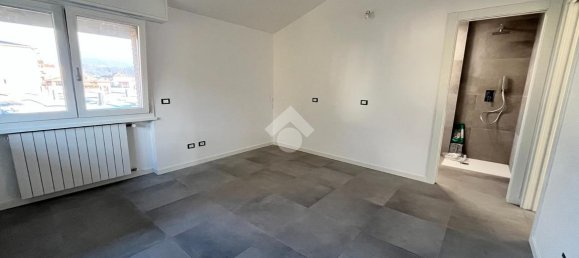 4 rooms Apartment in Bergamo, Italy No. 4683 11