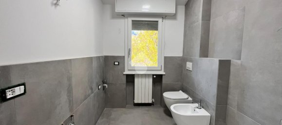 4 rooms Apartment in Bergamo, Italy No. 4683 15