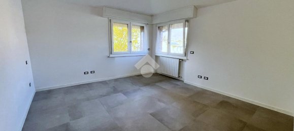 4 rooms Apartment in Bergamo, Italy No. 4683 20