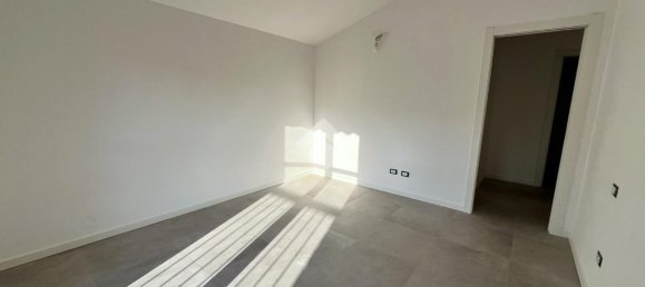4 rooms Apartment in Bergamo, Italy No. 4683 6
