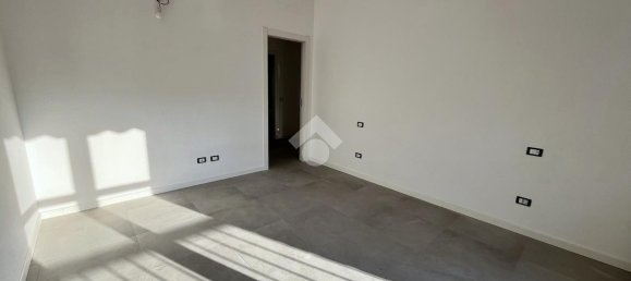 4 rooms Apartment in Bergamo, Italy No. 4683 9
