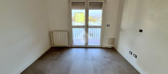4 rooms Apartment in Bergamo, Italy No. 4683 14