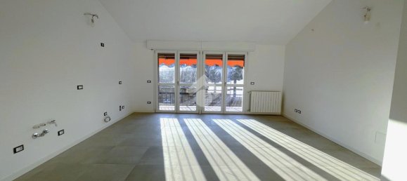 4 rooms Apartment in Bergamo, Italy No. 4683 10