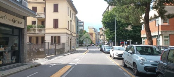 4 rooms Apartment in Bergamo, Italy No. 4683 25