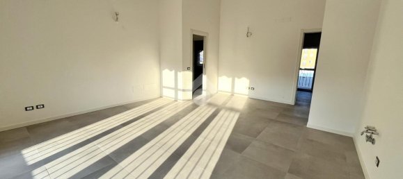 4 rooms Apartment in Bergamo, Italy No. 4683 12