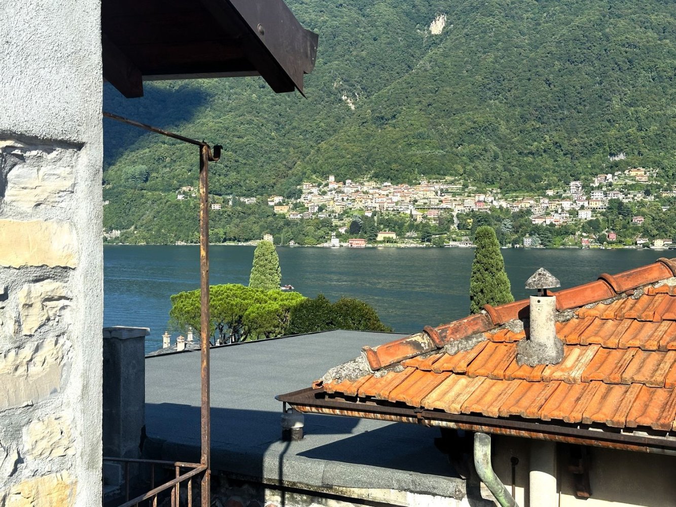 4 bedrooms Villa in Laglio, Italy No. 402023