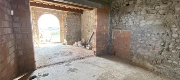 4 rooms House in Lastra a Signa, Italy No. 32601 6